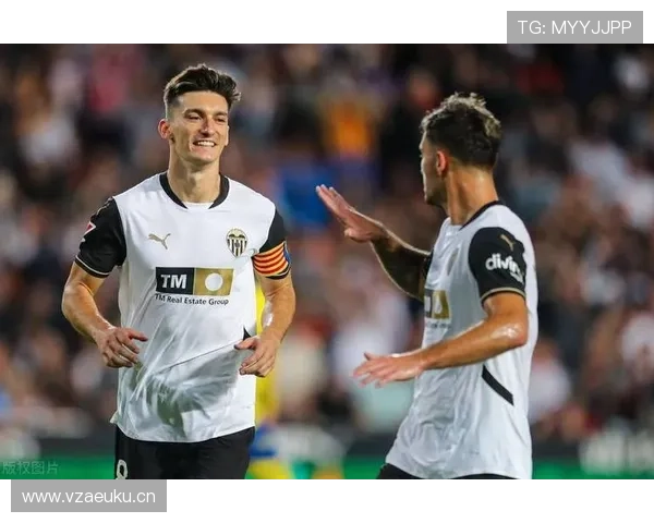 瓦伦西亚管理层决策争议:对球队表现与稳定性的影响 瓦伦西亚管理层决策争议:对球队表现与稳定性的影响