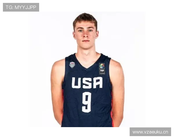 库珀·弗拉格无球跑动制造空位，拉开进攻空间改变球队战术结构